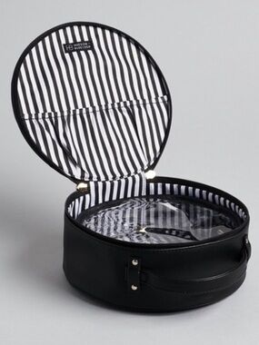 Hudson + Bleecker Preto Nomad Black Round Travel Kit Case